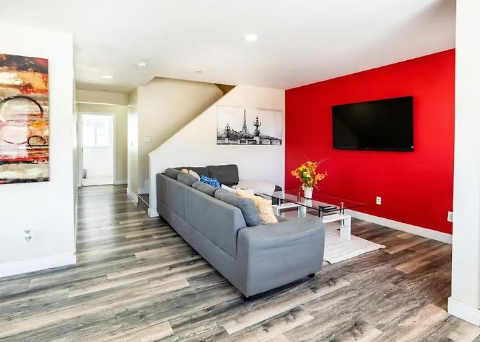 Modern Spacious 5 Bedrooms 3-Bath Near Downtown La With 2 Parking