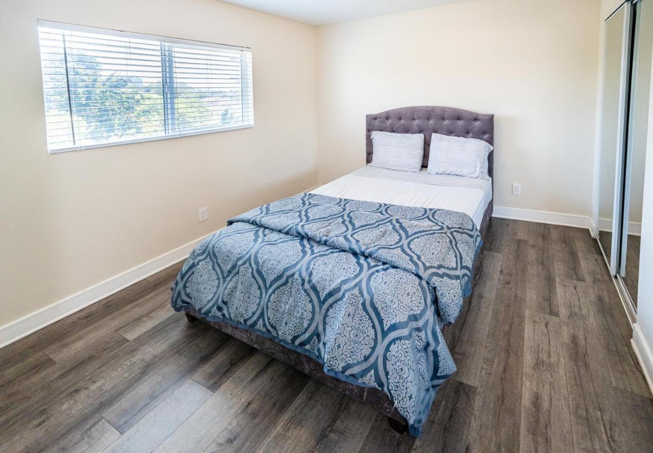 Modern Spacious 5 Bedrooms 3-bath Near Downtown La With 2 Parking Appartement *